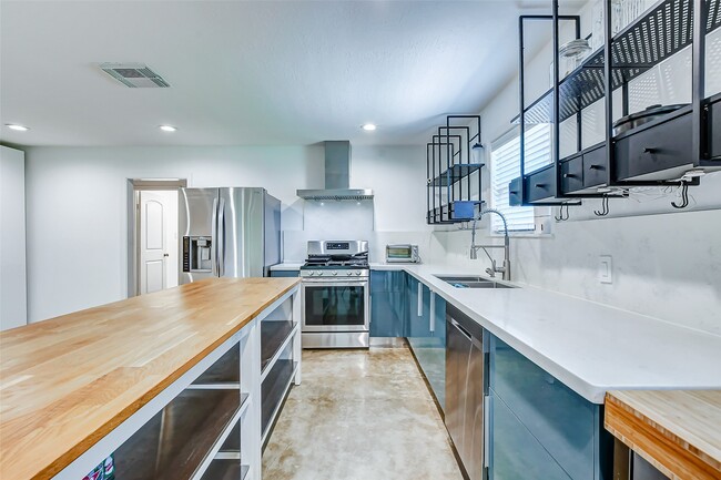 Photo - 1202 Shadeland Dr