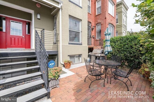 Photo - 207 R St NW Unidad #6