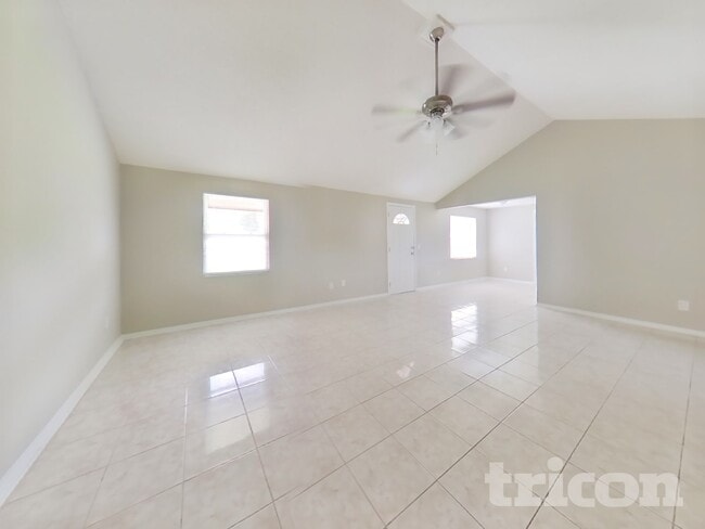 Photo - 2663 Kenwood Dr E