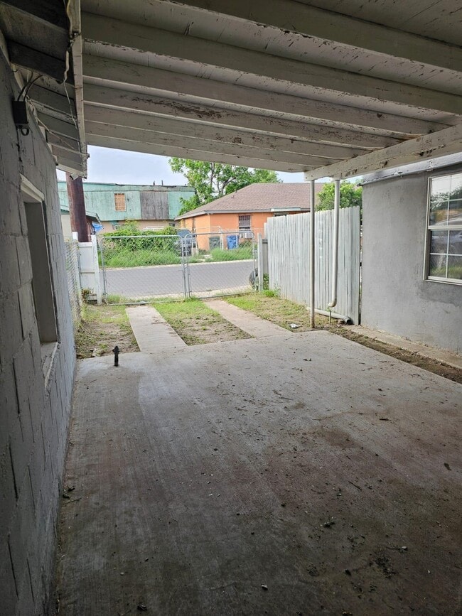 Photo - 2419 Sanchez St