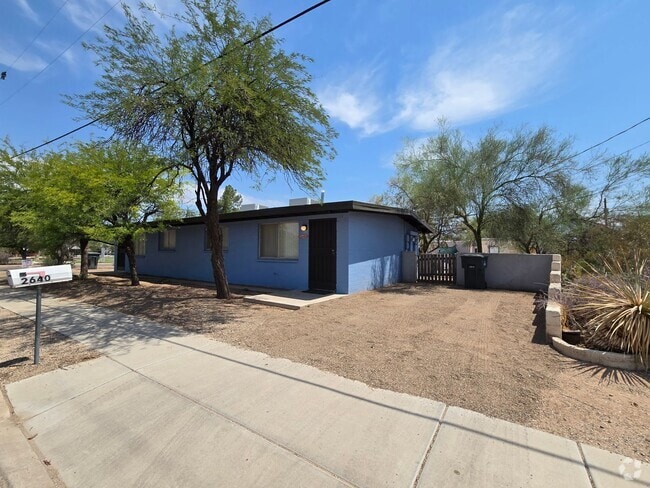 Building Photo - 2640-2642 N Santa Rita Ave Rental