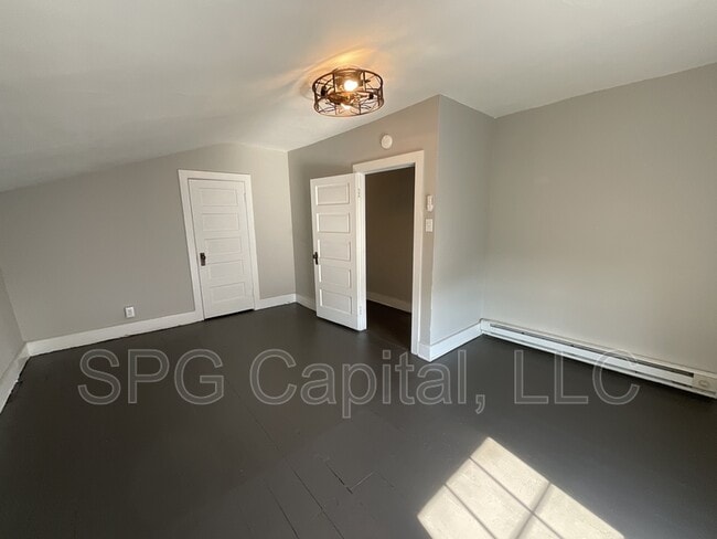 Photo - 2 E King St Unit 3