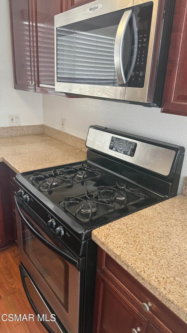 Photo - 5550 Owensmouth Ave