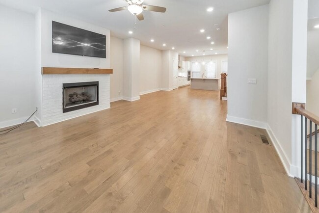 Photo - 413 Bishop Ln