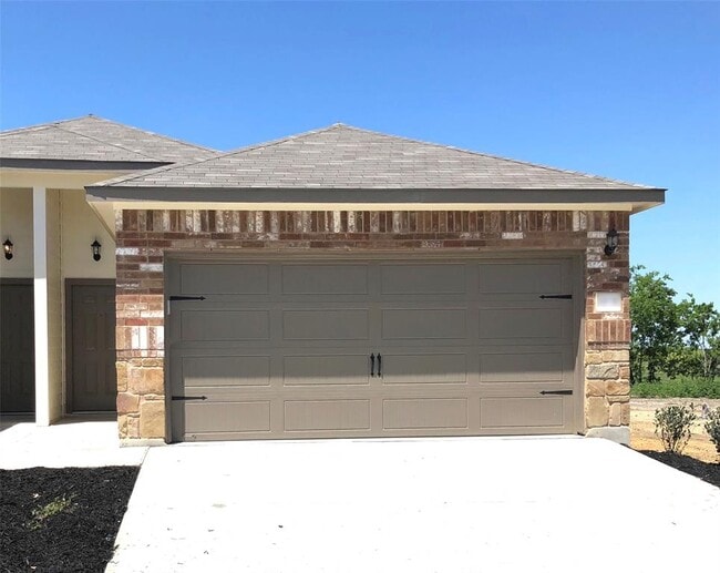 Photo - 201 Joanne Lp Townhome