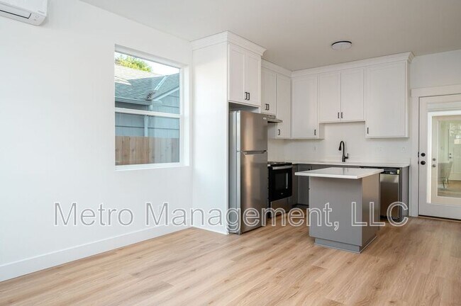 Photo - 12098 SE Market St