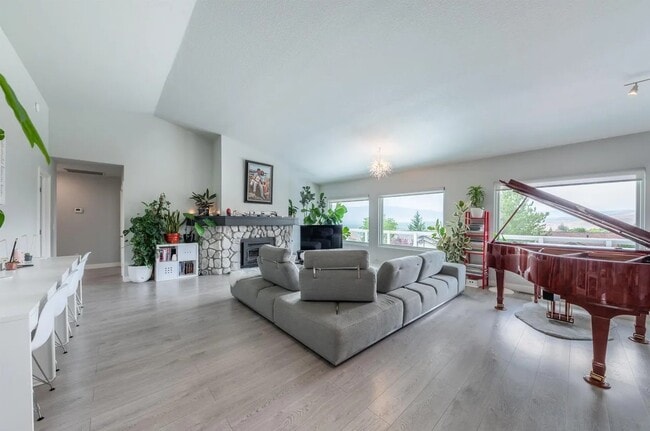 Photo - 932 University Ridge Ct