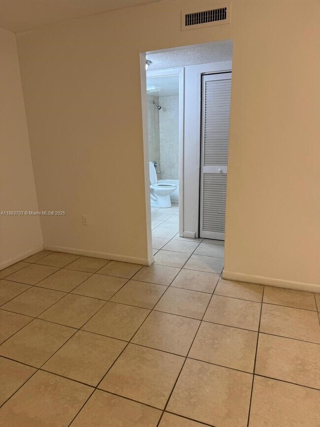 Photo - 2401 Van Buren St Unidad Apt 23