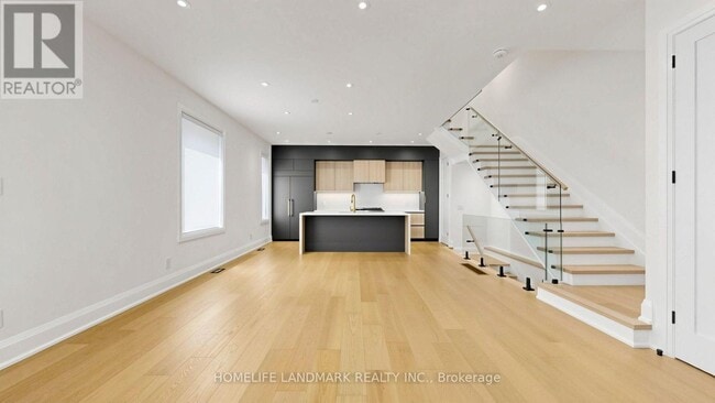 Photo - 750 Glengrove Ave W