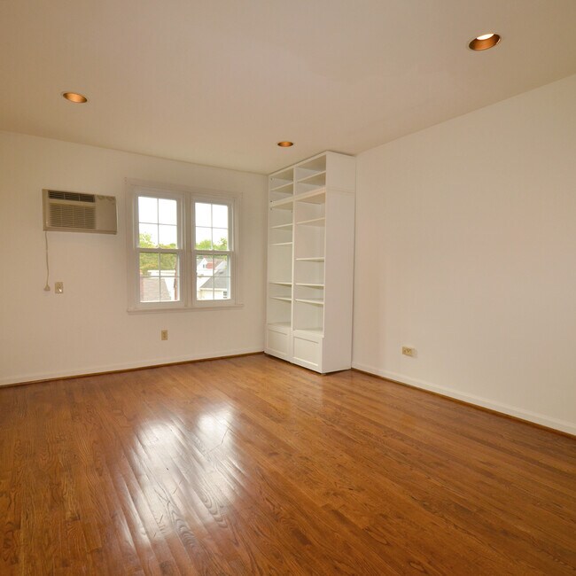 Photo - 331 Denniston St