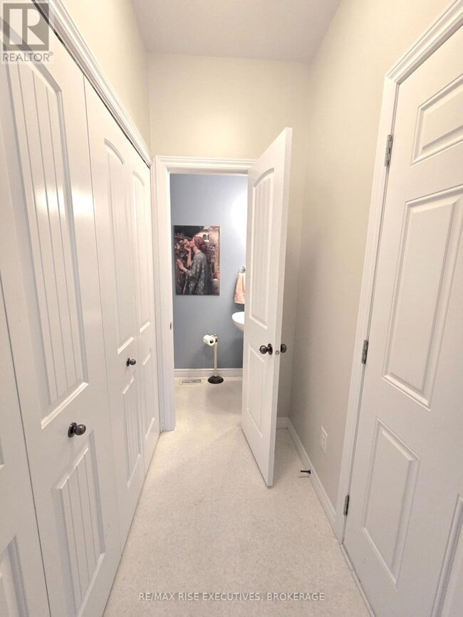 Photo - 949 Blossom St