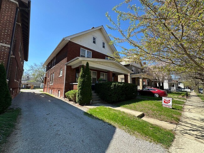 Photo - Thurman Ave 273-275 WAG Unidad 273