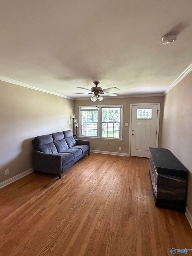 Photo - 217 Drake Ave SW
