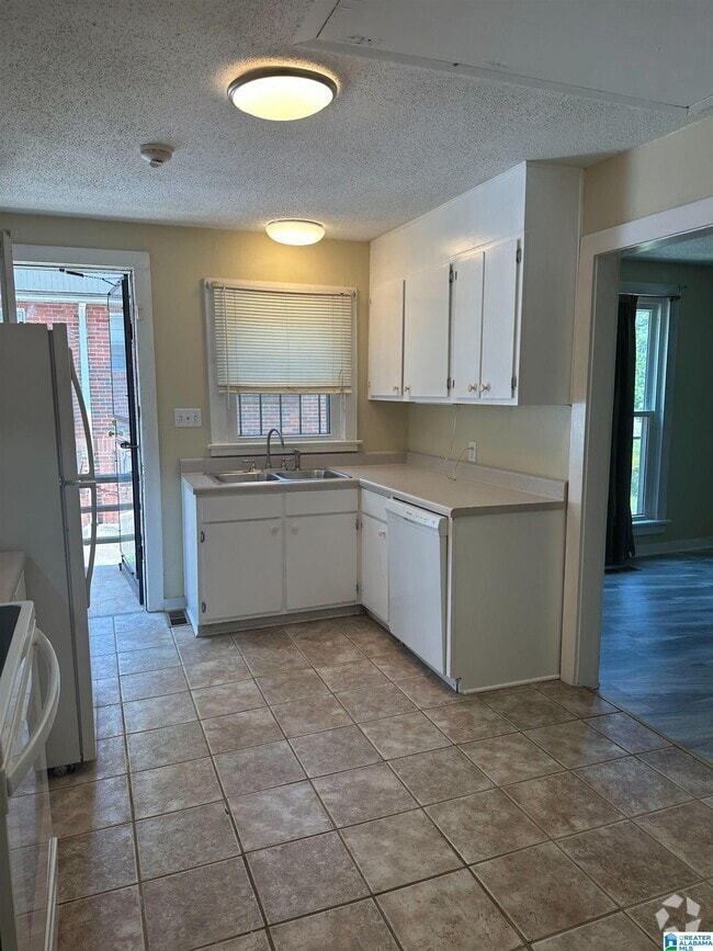 Building Photo - 1932 5th St S Rental