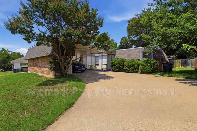 6811 Trail Lake Dr