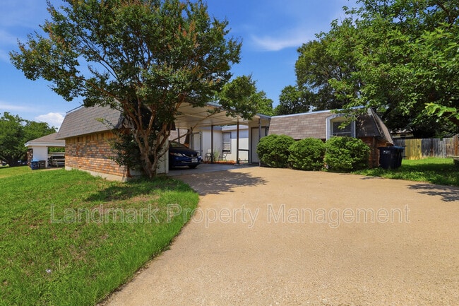 Photo - 6811 Trail Lake Dr