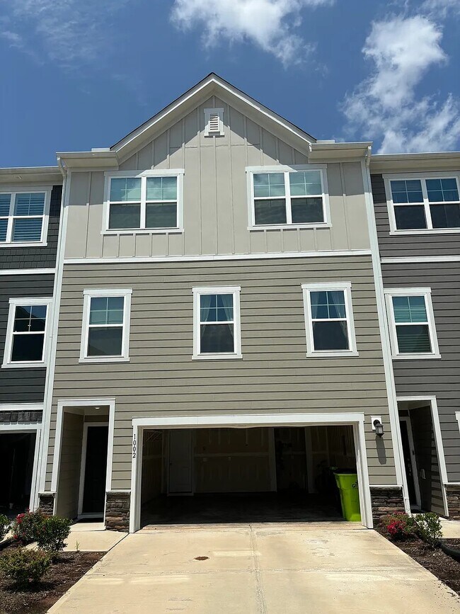 Photo - 1002 Kaya Ct