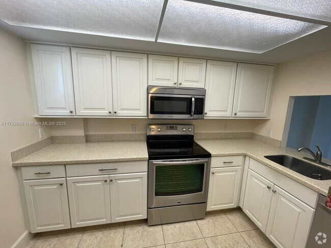 Building Photo - 105 Royal Park Dr Rental