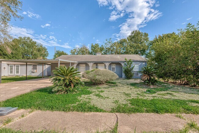 Photo - Affordable and Spacious 4-Bedroom, 2-Bath Convenient South Houston Home Near Medical Center & Cit...