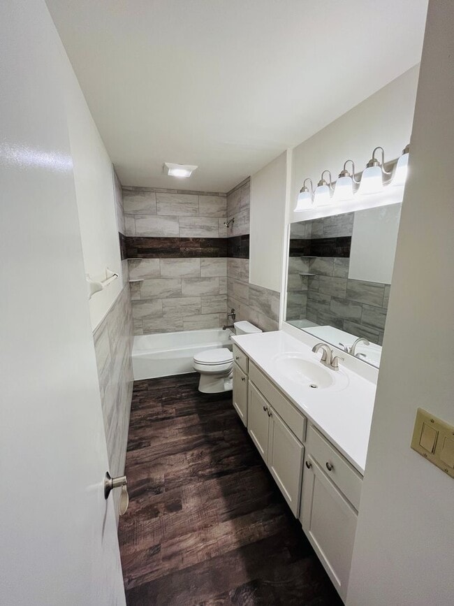 Photo - 2000/2004 Wyoming Ave Unidad 2000