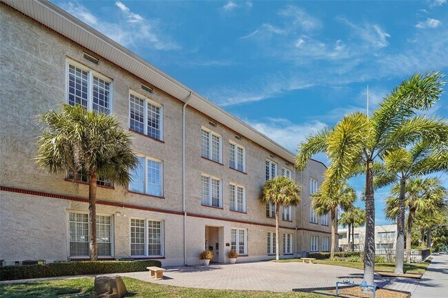 Photo - 701 Mirror Lake Dr N Unidad 120