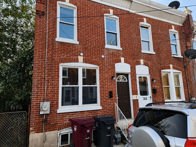 Building Photo - 302 Porter St