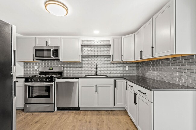 Building Photo - Beautiful 3 bedroom home in Homestead available July 1!