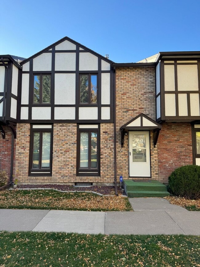 Building Photo - Beautiful Updated Home