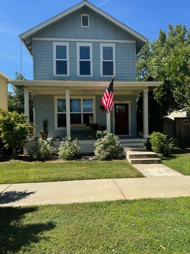 Charming two story house - Charming two story house