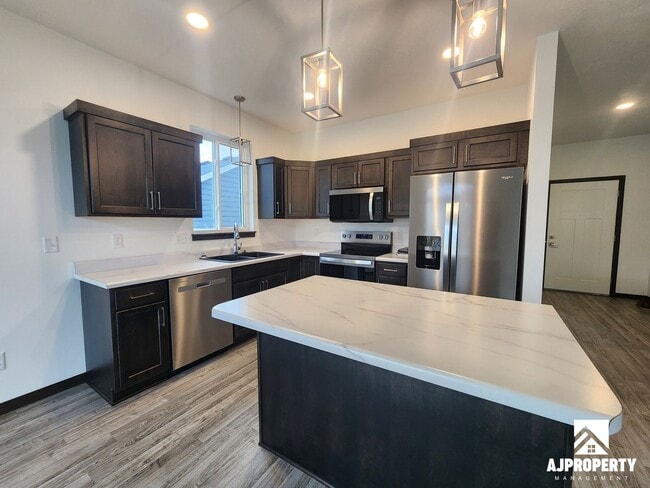 Photo - 300 S Willow Spring Dr