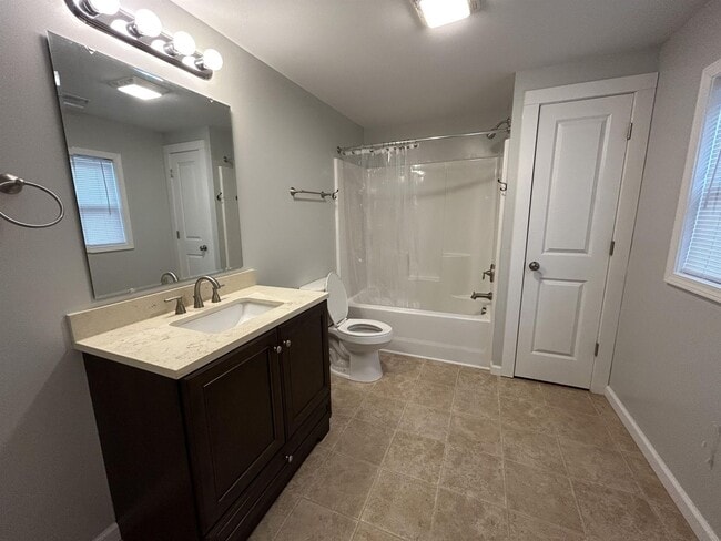 Photo - 121 Walker St