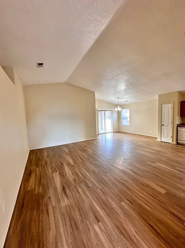 Photo - 3 bed 2 bath home in Huning Ranch