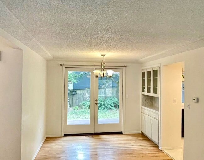 Photo - Spacious 5-Bedroom Home in Prime Location