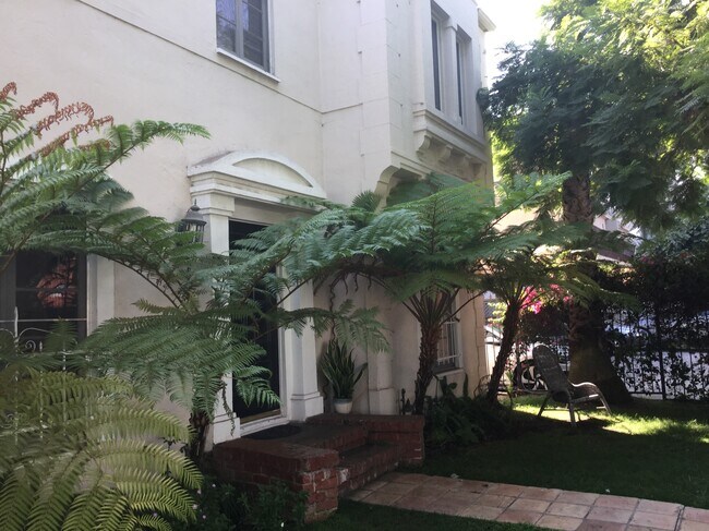 Entrance - 8372 Blackburn Ave