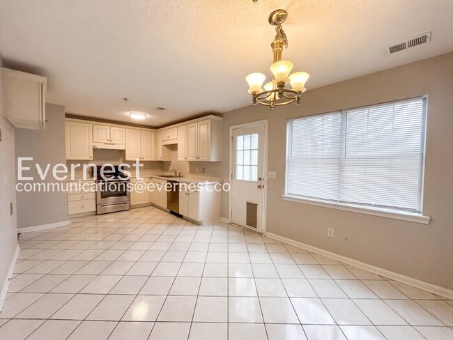 Photo - 1588 King James Dr