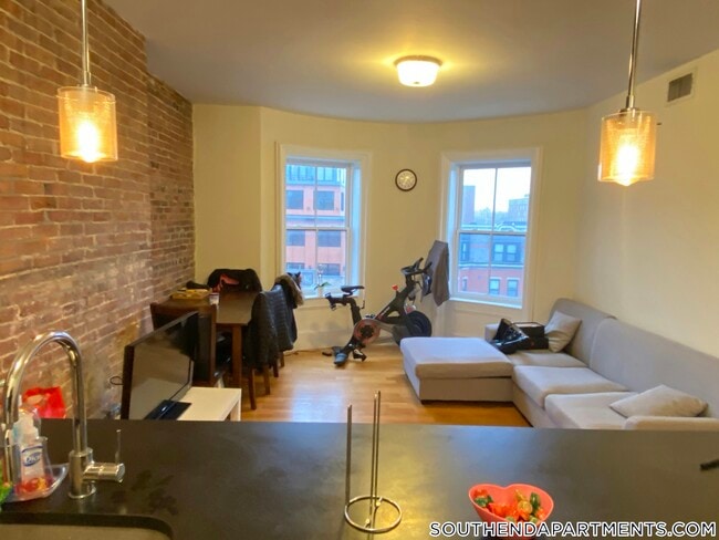 Photo - 656 Massachusetts Ave Unidad 5