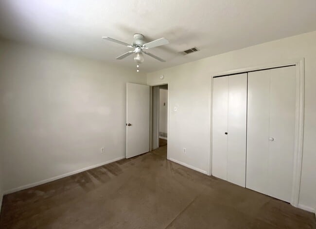 Photo - 4800 Rainbow Cir Unit B