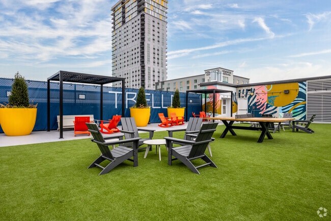 Skyline Deck - Trella Uptown