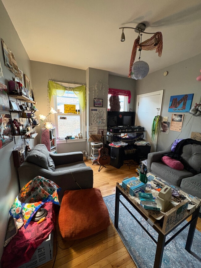 Photo - 839 N Ashland Ave Unit 2R