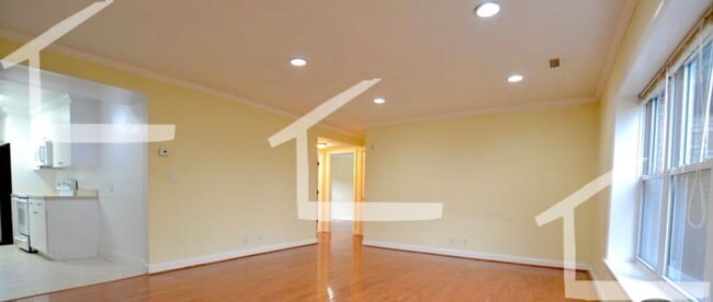 Building Photo - Parking Space Incl; Pet Friendly; Washer/D... Rental