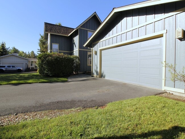 Photo - Charming 3-Bedroom Home in NE Bend – Close...