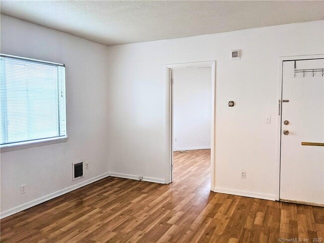 Photo - 276 East Ave Apartment Unit 1