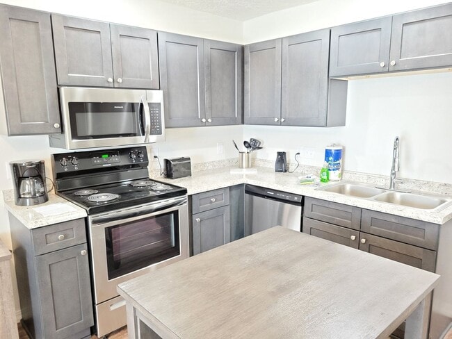 Photo - NEWER LUXURY ONE BEDROOM APARTMENT FULLY FURNISHED Unit 2501-G