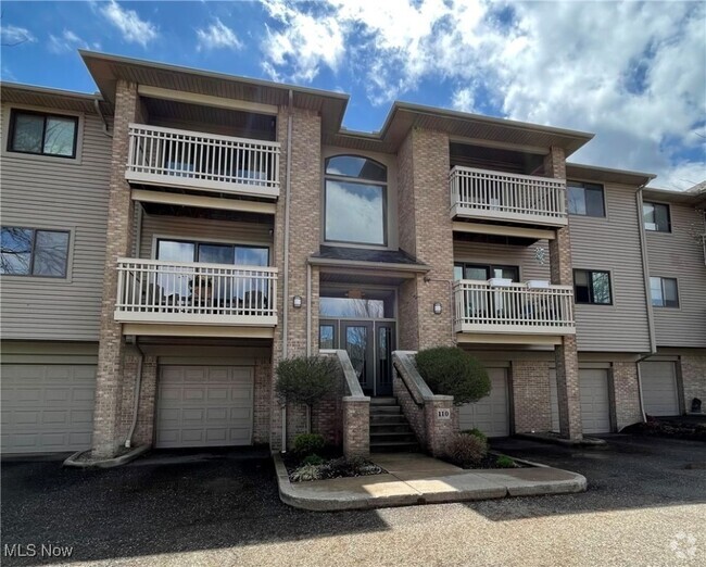 Building Photo - 3800 Rosemont Blvd Unit 110C Rental
