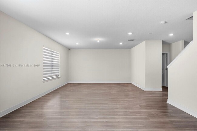 Photo - 3142 Poinciana St