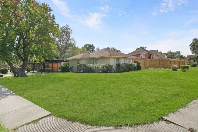 Photo - 5966 Doulton Dr