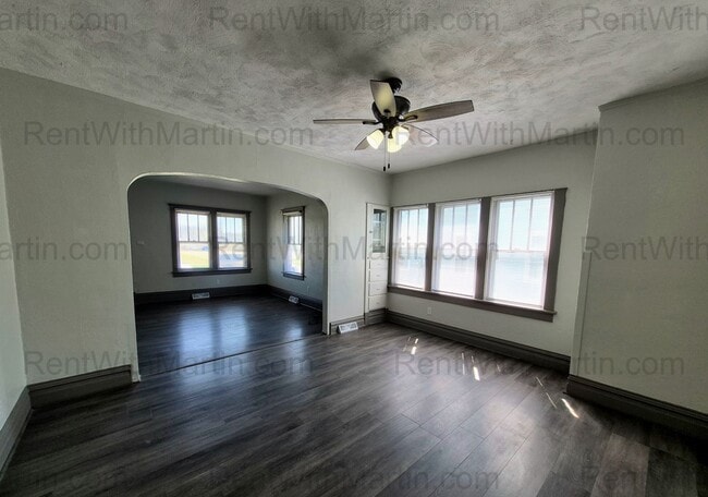 Photo - FOR RENT- Beautifully Updated Home Near Golf Course on 4th! Pets ok!!
