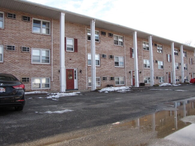 Center Court Apartments - Center Court Apartments