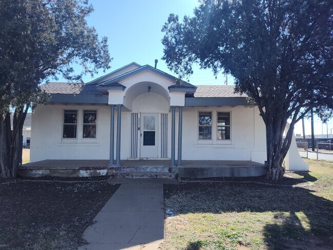 Building Photo - 1521 33rd St Rental