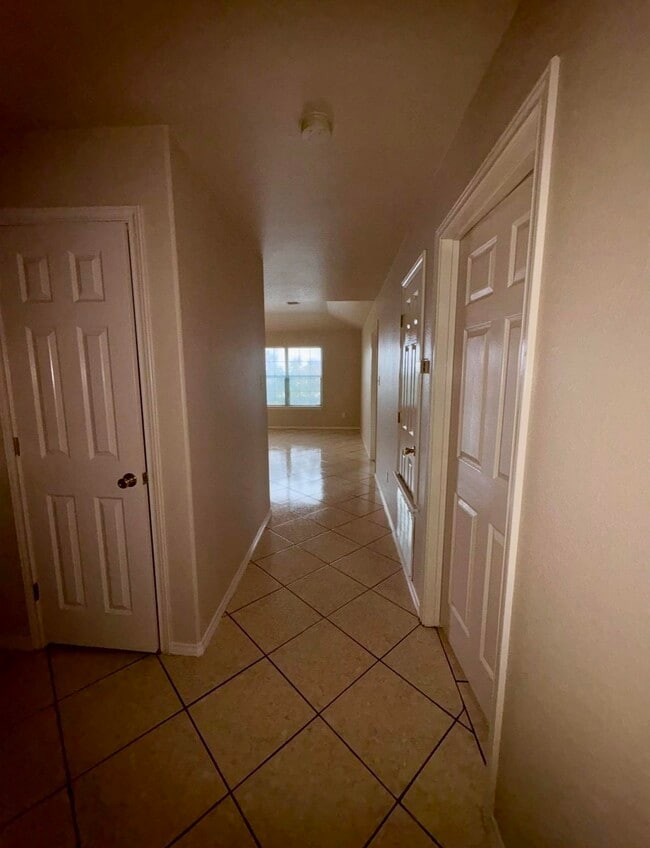 Photo - 121 Ramon Cardenas Dr